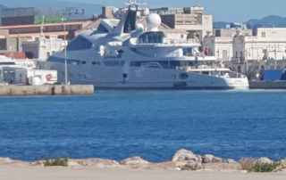 Yate en costa de Barcelona